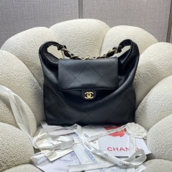 930 25k underarm bag hippie hobo bag is too cool 25k hippie hobo bag classic large diamond lattice big thick chain point 8 heavy gold chain is very sense of points the surface of the old effect is very Vintage sense of the bag body soft capacity is very l