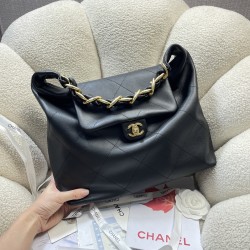 930 25k underarm bag hippie hobo bag is too cool 25k hippie hobo bag classic large diamond lattice big thick chain point 8 heavy gold chain is very sense of points the surface of the old effect is very Vintage sense of the bag body soft capacity is very l