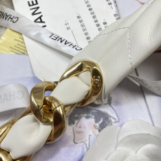 980 25k underarm bag hippie hobo bag is too cool 25k hippie hobo bag classic large diamond lattice big thick chain point 8 heavy gold chain is very sense of points the surface of the old effect is very Vintage sense of antique body soft capacity is very l