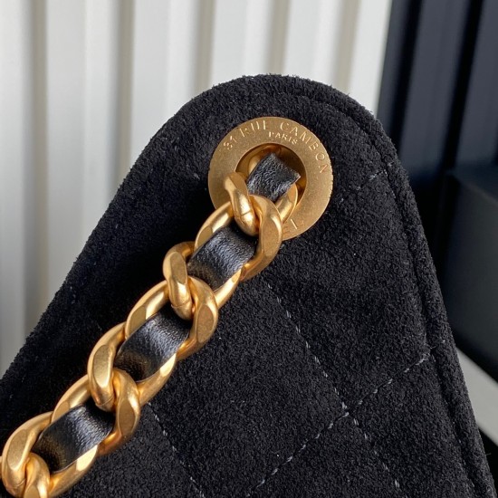 810 Chane125C show models HOBO BAG hippie bag AS5293 special design style glossy cowhide leather with gold metal super absolutely good with the upper body feel much better than the picture capacity is very touching left and right sides and double C logo e