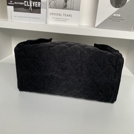 860 Chane125C show models HOBO BAG hippie bag AS5311 unique design style denim with gold metal super absolutely good with the upper body feel much better than the picture capacity is very touching left and right sides and double C logo elegant retro Paris