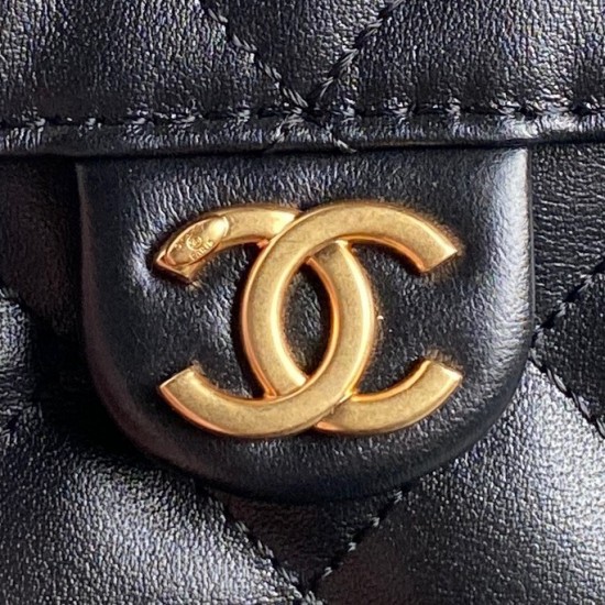 910 Chane125C show models HOBO BAG hippie bag AS5311 unique design style glossy cowhide leather with gold metal super absolutely good with the upper body feel much better than the picture capacity is very touching left and right sides and double C logo el