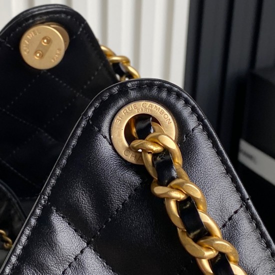 910 Chane125C show models HOBO BAG hippie bag AS5311 unique design style glossy cowhide leather with gold metal super absolutely good with the upper body feel much better than the picture capacity is very touching left and right sides and double C logo el