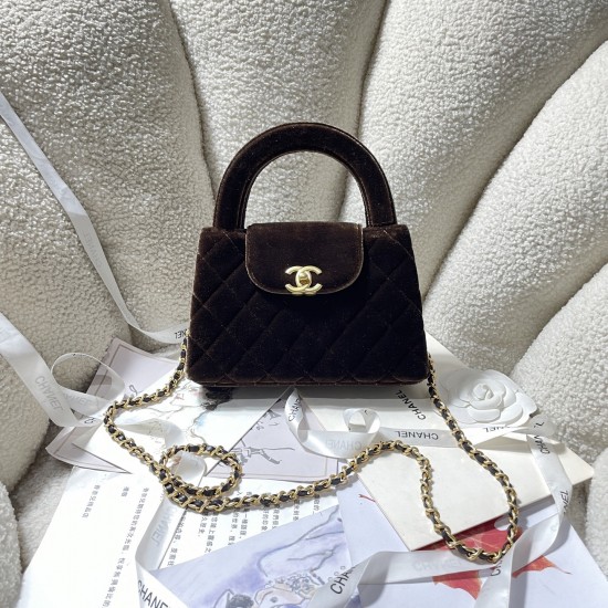 600 Spot 24A Kelly Handle Bag Velvet Cloth Fashion is a cycle of popular vintage kelly was redesigned by Chanel revitalized vintage Kelly with the classic handle handles named in the base plus leather through the chain shoulder strap to subvert the tradit