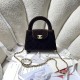 600 Spot 24A Kelly Handle Bag Velvet Cloth Fashion is a cycle of popular vintage kelly was redesigned by Chanel revitalized vintage Kelly with the classic handle handles named in the base plus leather through the chain shoulder strap to subvert the tradit