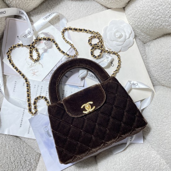 600 Spot 24A Kelly Handle Bag Velvet Cloth Fashion is a cycle of popular vintage kelly was redesigned by Chanel revitalized vintage Kelly with the classic handle handles named in the base plus leather through the chain shoulder strap to subvert the tradit