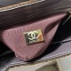 600 Spot 24A Kelly Handle Bag Velvet Cloth Fashion is a cycle of popular vintage kelly was redesigned by Chanel revitalized vintage Kelly with the classic handle handles named in the base plus leather through the chain shoulder strap to subvert the tradit
