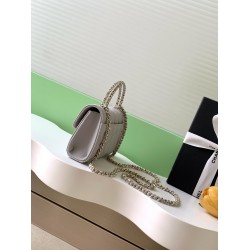 580 25A Cross Handle Leather Horizontal Large Horizontal flap design Retro and fashionable Leather interlocking chain handle is absolutely beautiful High-end sense of full of feel is also first-class Whether you are shoulder or handheld can easily manage 