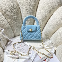 600 Spot 24A Kelly Handle Bag Velvet Cloth Fashion is a cycle of popular vintage kelly was redesigned by Chanel revitalized vintage Kelly with the classic handle handles named in the base plus leather through the chain shoulder strap to subvert the tradit