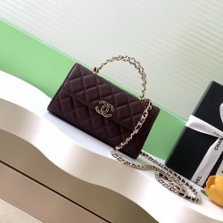 580 25A Cross Handle Leather Horizontal Large Horizontal flap design Retro and fashionable Leather interlocking chain handle is absolutely beautiful High-end sense of full of feel is also first-class Whether you are shoulder or handheld can easily manage 