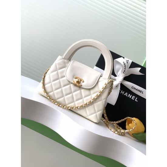 630 25c Kelly handle bag Fashion is a cycle of popular vintage kelly was redesigned by Chanel revitalized vintage Kelly to the classic handle handbag name in the base plus leather through the chain shoulder strap subversion of the traditional more casual 