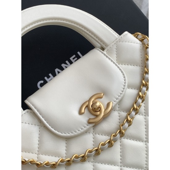 630 25c Kelly handle bag Fashion is a cycle of popular vintage kelly was redesigned by Chanel revitalized vintage Kelly to the classic handle handbag name in the base plus leather through the chain shoulder strap subversion of the traditional more casual 