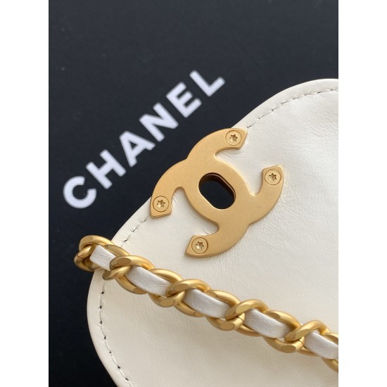 630 25c Kelly handle bag Fashion is a cycle of popular vintage kelly was redesigned by Chanel revitalized vintage Kelly to the classic handle handbag name in the base plus leather through the chain shoulder strap subversion of the traditional more casual 