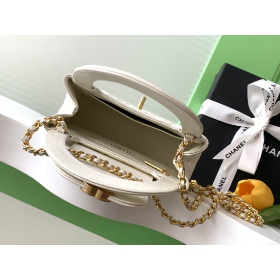 630 25c Kelly handle bag Fashion is a cycle of popular vintage kelly was redesigned by Chanel revitalized vintage Kelly to the classic handle handbag name in the base plus leather through the chain shoulder strap subversion of the traditional more casual 