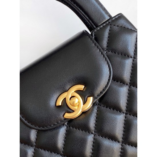 630 25c Kelly Lambskin Fashion is a cycle of popular vintage Kelly was redesigned by Chanel revitalization of vintage Kelly to the classic handle handle name in the base plus leather through the chain shoulder strap subvert the tradition of more casual an