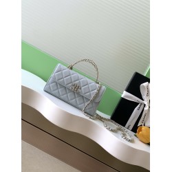 580 25A Cross Handle Leather Horizontal Large Horizontal flap design Retro and fashionable Leather interlocking chain handle is absolutely beautiful High-end sense of full of feel is also first-class Whether you are shoulder or handheld can easily manage 