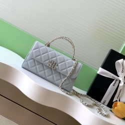 580 25A Cross Handle Leather Horizontal Large Horizontal flap design Retro and fashionable Leather interlocking chain handle is absolutely beautiful High-end sense of full of feel is also first-class Whether you are shoulder or handheld can easily manage 