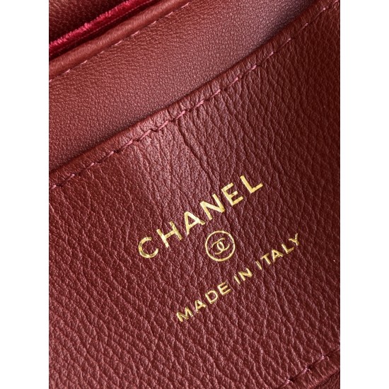 560 25a Kelly Velvet Fashion is a reincarnation of the popular vintage Kelly was redesigned by Chanel vintage Kelly with the classic handle hand out of the name in the base plus leather through the chain shoulder strap subvert the tradition of more casual