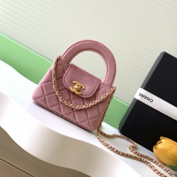 560 25a Kelly Velvet Fashion is a reincarnation of the popular vintage Kelly was redesigned by Chanel vintage Kelly with the classic handle hand out of the name in the base plus leather through the chain shoulder strap subvert the tradition of more casual