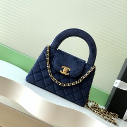 630 25a Kelly Velvet Fashion is a reincarnation of the big hit vintage Kelly was redesigned by Chanel vintage Kelly to the classic handle hand out of the name in the base plus leather through the chain shoulder strap to subvert the tradition of more casua