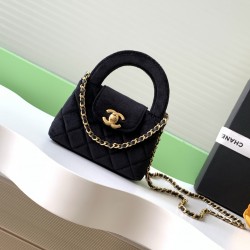 560 25a Kelly Velvet Fashion is a reincarnation of the popular vintage Kelly was redesigned by Chanel vintage Kelly with the classic handle hand out of the name in the base plus leather through the chain shoulder strap subvert the tradition of more casual