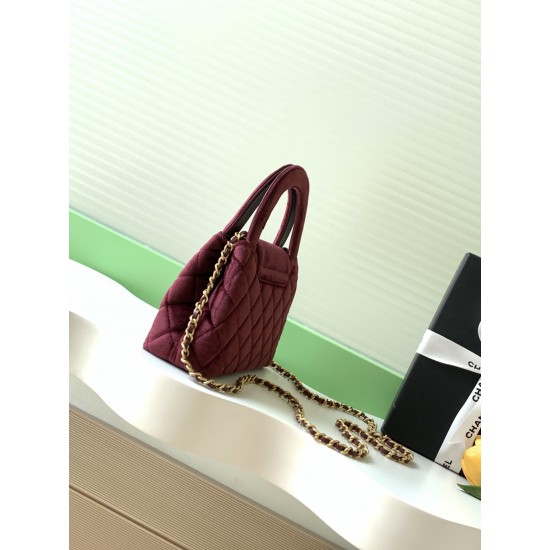 630 25a Kelly Velvet Fashion is a reincarnation of the big hit vintage Kelly was redesigned by Chanel vintage Kelly to the classic handle hand out of the name in the base plus leather through the chain shoulder strap to subvert the tradition of more casua