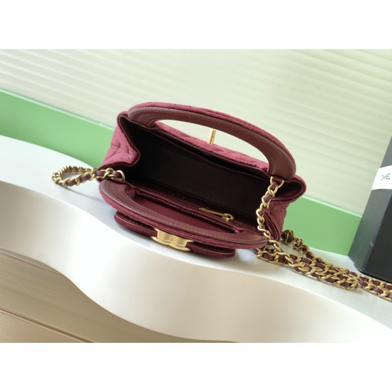 630 25a Kelly Velvet Fashion is a reincarnation of the big hit vintage Kelly was redesigned by Chanel vintage Kelly to the classic handle hand out of the name in the base plus leather through the chain shoulder strap to subvert the tradition of more casua