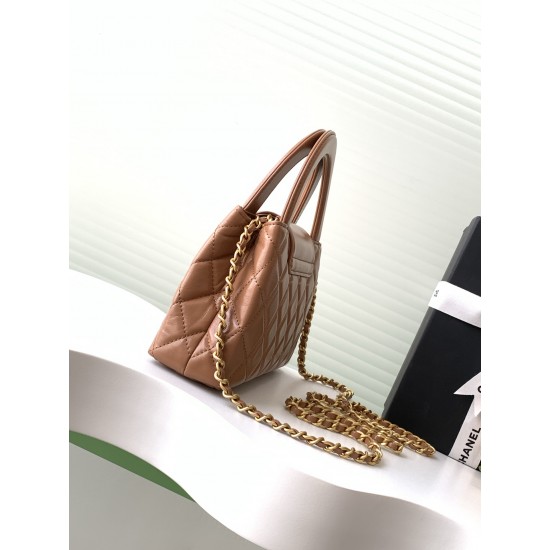 630 25c Kelly handle bag Fashion is a cycle of popular vintage kelly was redesigned by Chanel revitalized vintage Kelly to the classic handle handles named in the base plus leather through the chain shoulder strap to subvert the tradition of more casual a