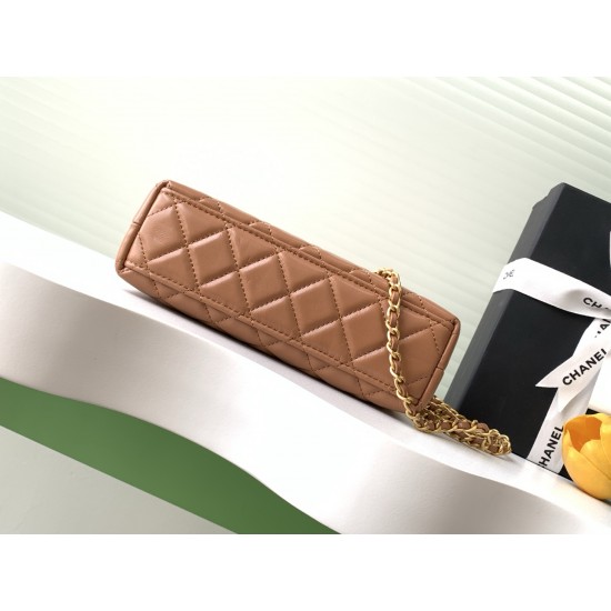 630 25c Kelly handle bag Fashion is a cycle of popular vintage kelly was redesigned by Chanel revitalized vintage Kelly to the classic handle handles named in the base plus leather through the chain shoulder strap to subvert the tradition of more casual a