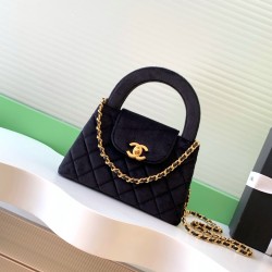 630 25a Kelly Velvet Fashion is a reincarnation of the big hit vintage Kelly was redesigned by Chanel vintage Kelly to the classic handle hand out of the name in the base plus leather through the chain shoulder strap to subvert the tradition of more casua