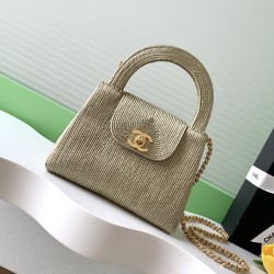 780 25c Kelly EditFashion is a cycleBig hit vintage Kelly was redesigned and revitalized by ChanelVintage Kelly is named after the classic handle handle in the base plus a leather chain shoulder strapSubverting the tradition is more casual and convenientM