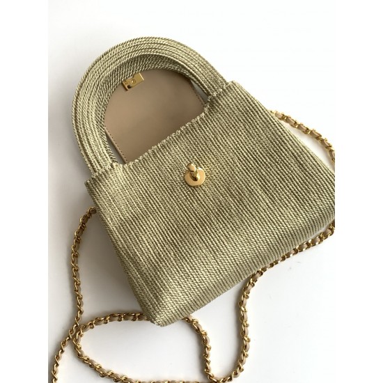 780 25c Kelly EditFashion is a cycleBig hit vintage Kelly was redesigned and revitalized by ChanelVintage Kelly is named after the classic handle handle in the base plus a leather chain shoulder strapSubverting the tradition is more casual and convenientM