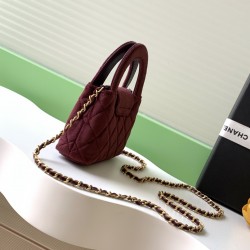 560 25a Kelly Velvet Fashion is a reincarnation of the popular vintage Kelly was redesigned by Chanel vintage Kelly with the classic handle hand out of the name in the base plus leather through the chain shoulder strap subvert the tradition of more casual