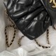 780 Chanel 25C fall and winter runway bow bag design and style analysis Material variety of styles changeable practical aesthetics of daily elegance despite the appearance of charming and exquisite practicality and capacity has also been a perfect balance