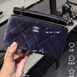 680 black dark date red burgundy brown purple orchid pink 7 colors to choose from silk diamonds gold beads buckle OHANEL 25B explosive box bag subtle chic chain small cosmetic case can be put down the capacity of the phone is very touching very practical 