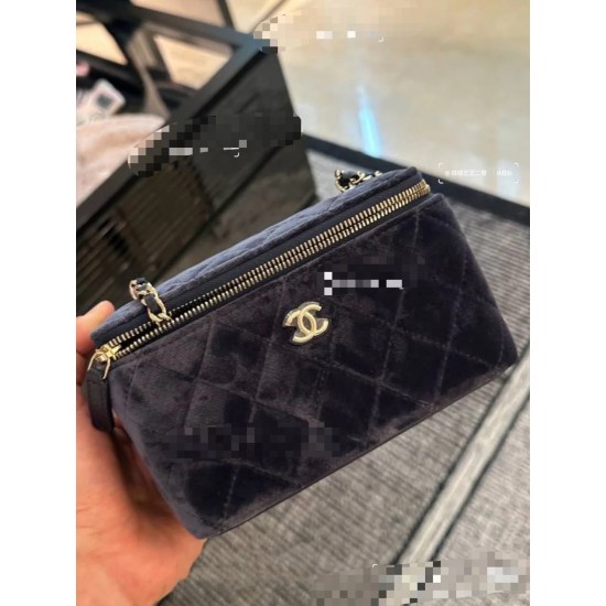 680 black dark date red burgundy brown purple orchid pink 7 colors to choose from silk diamonds gold beads buckle OHANEL 25B explosive box bag subtle chic chain small cosmetic case can be put down the capacity of the phone is very touching very practical 