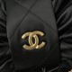 680 Chanel 25C fall and winter runway bow bag design and style analysis Material variety of styles changeable practical aesthetics of everyday elegance despite the appearance of charming and exquisite practicality and capacity has also been a perfect bala