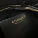 680 Chanel 25C fall and winter runway bow bag design and style analysis Material variety of styles changeable practical aesthetics of everyday elegance despite the appearance of charming and exquisite practicality and capacity has also been a perfect bala