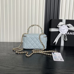 710 Chanel25B Double C logo handle cosmetic case AP4799 Exquisite handle design more fashionable Grain cowhide leather with metal vintage hardware texture wear-resistant and durable Classic design style versatile and practical Really exquisite Oh high val