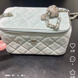 Black dark date red burgundy brown purple orchid pink 7 colors to choose from silk diamonds gold beads buckle OHANEL 25B explosive box bag compact chic chain small cosmetic case can be put down the capacity of the phone is very touching very practical com