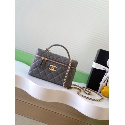 610 Chanel Sheepskin Mandarin Ducks Buckle 25C LP Handle Cosmetic Bag Box Bag Color very classic and durable shape pleasant pleasant capacity is also very large sun put two large cell phones is also more than enough love love shoulder strap can also be fr