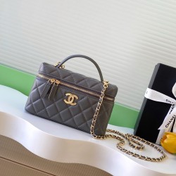 610 Chanel Sheepskin Mandarin Ducks Buckle 25C LP Handle Cosmetic Bag Box Bag Color very classic and durable shape pleasant pleasant capacity is also very large sun put two large cell phones is also more than enough love love shoulder strap can also be fr