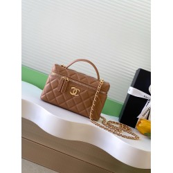 610 Chanel Sheepskin Mandarin Ducks Buckle 25C LP Handle Cosmetic Bag Box Bag Color very classic and durable shape pleasant pleasant capacity is also very large sun put two large cell phones is also more than enough love love shoulder strap can also be fr