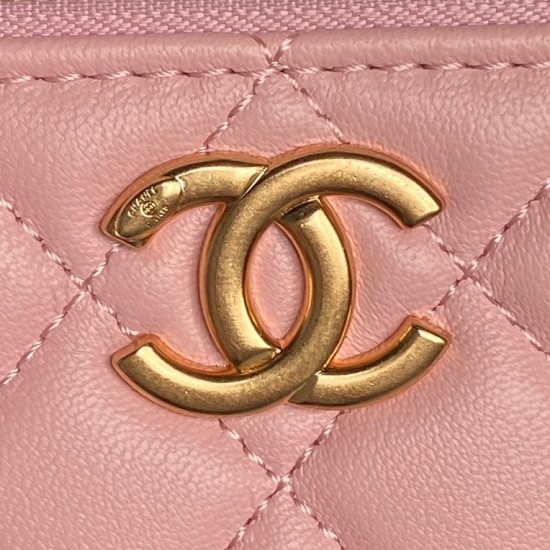 710 Chane125B new cosmetic bag Ap3940 small small really exquisite Oh high value logo double C adjustable buckle is a bright spot more and more love this cosmetic bag with hand carry are very beautiful ah with any clothes can make you absolutely beautiful