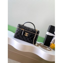 610 Chanel Sheepskin Mandarin Ducks Buckle 25C LP Handle Cosmetic Bag Box Bag Color very classic and durable shape pleasant pleasant capacity is also very large sun put two large cell phones is also more than enough love love shoulder strap can also be fr