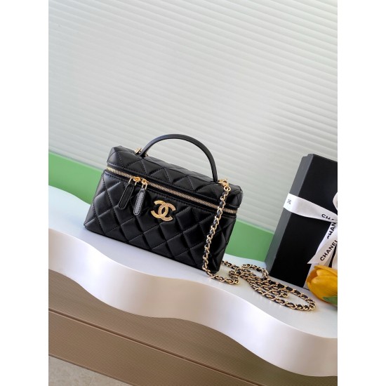 610 Chanel Sheepskin Mandarin Ducks Buckle 25C LP Handle Cosmetic Bag Box Bag Color very classic and durable shape pleasant pleasant capacity is also very large sun put two large cell phones is also more than enough love love shoulder strap can also be fr