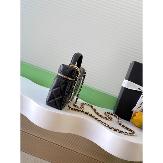 610 Chanel Sheepskin Mandarin Ducks Buckle 25C LP Handle Cosmetic Bag Box Bag Color very classic and durable shape pleasant pleasant capacity is also very large sun put two large cell phones is also more than enough love love shoulder strap can also be fr