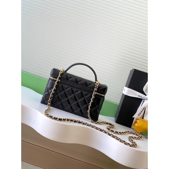 610 Chanel Sheepskin Mandarin Ducks Buckle 25C LP Handle Cosmetic Bag Box Bag Color very classic and durable shape pleasant pleasant capacity is also very large sun put two large cell phones is also more than enough love love shoulder strap can also be fr
