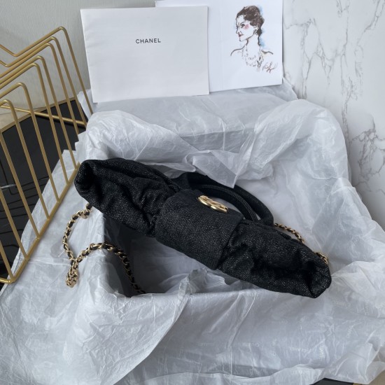 650 Chanel 25C fall and winter runway bow bag design and style analysis Material variety of styles changeable practical aesthetics of daily elegance despite the appearance of charming and exquisite practicality and capacity has also been a perfect balance