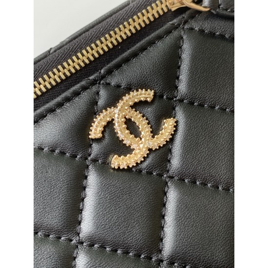 680 25b Double C logo with diamonds Cosmetic case Exquisite handle design more fashionable Lambskin with metal hardware texture wear-resistant and durable Classic design and style versatile and practical really exquisite Oh high value Small more and more 